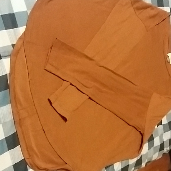 Top - Picture 2 of 2